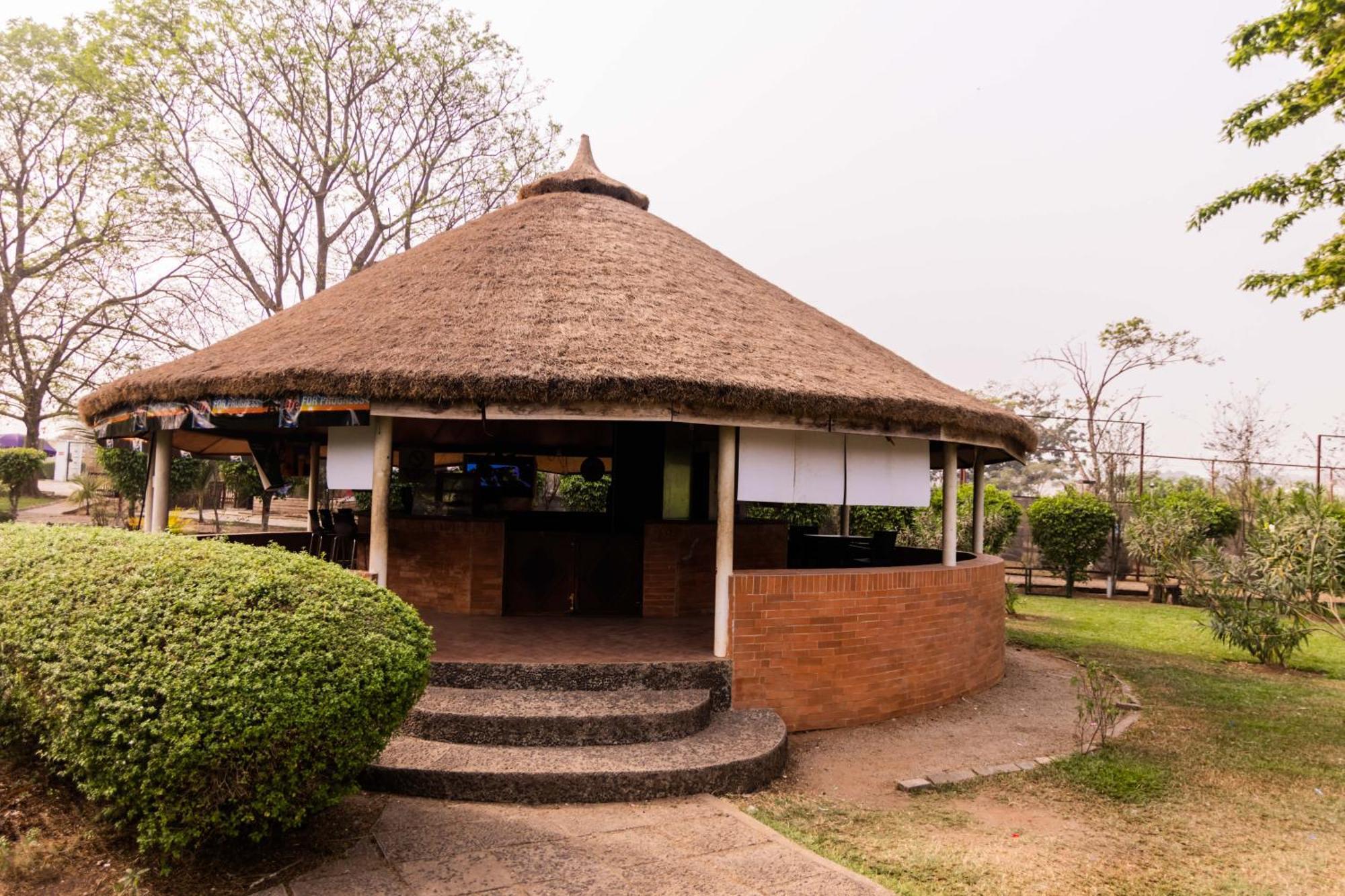 Hotel Nelson Mandela Gardens Okpanam Exterior foto